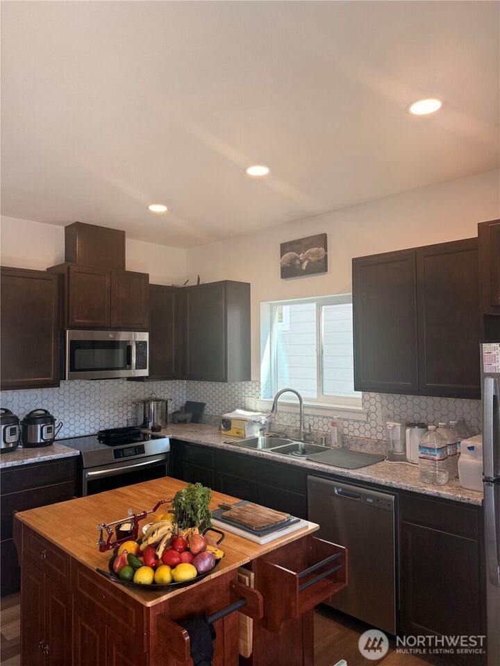 Property Photo:  618  Finnegan Way  WA 98250 