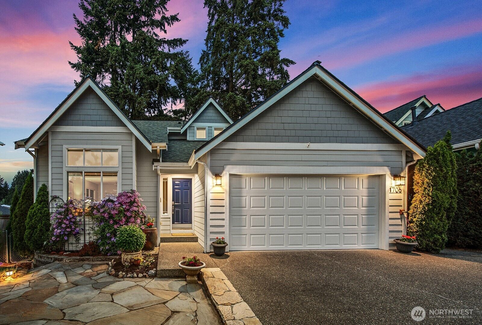 Property Photo: 1706 NE 27th Place WA 98056