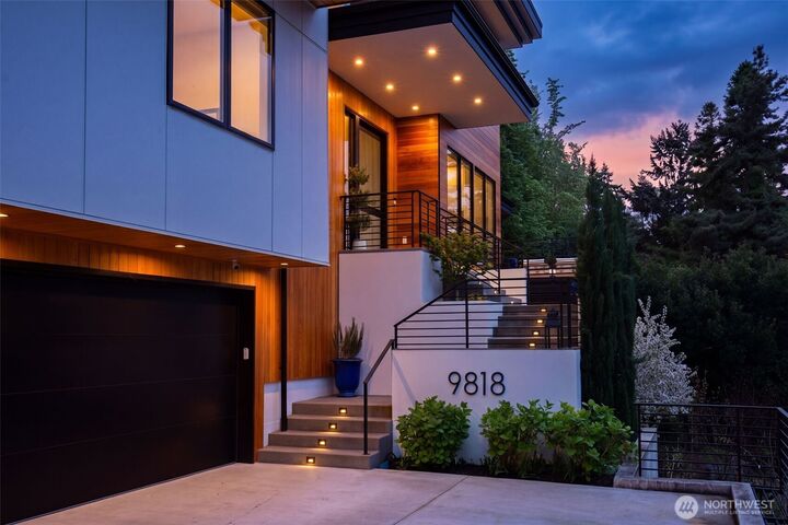 Property Photo: 9818 SE 42nd Place WA 98040