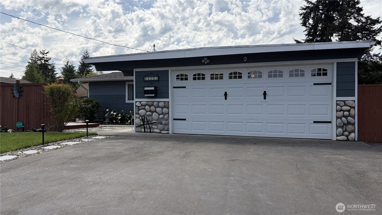 Property Photo:  21404 W 54th Place W  WA 98043 