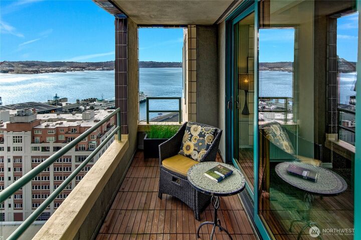 Property Photo:  1107  1st Avenue 2002  WA 98101 