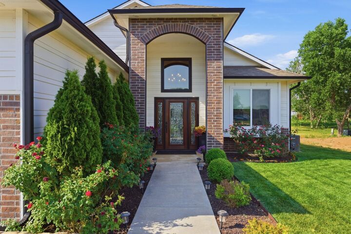 Property Photo: 229 W Lakeside Dr KS 67025