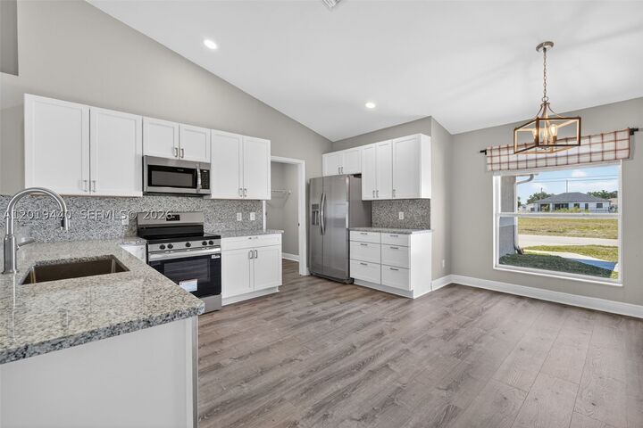 Property Photo:  409 NE 25th Ter  FL 33909 
