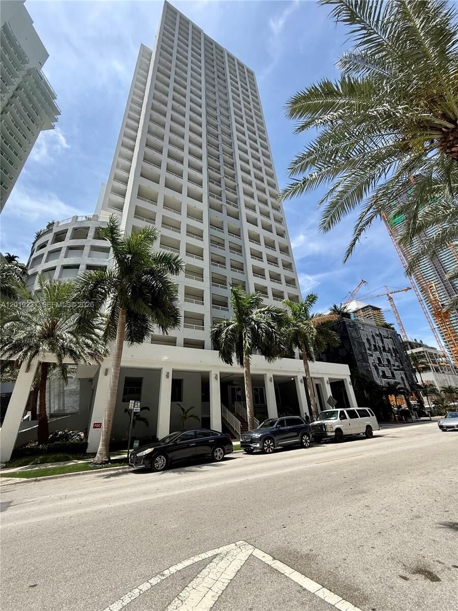 Property Photo: 170 SE 14th St 1205 FL 33131