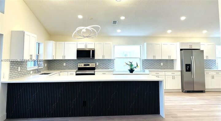 Property Photo:  116 W Bayridge Dr  FL 33326 