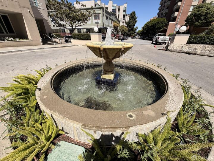 Property Photo:  220 Lombard Street 414  CA 94111 