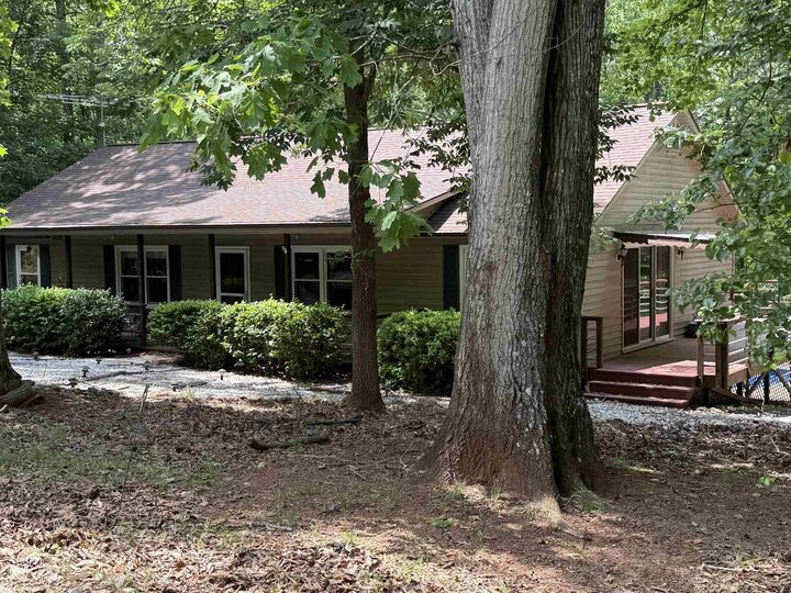 Property Photo:  803 Derrick Road  SC 29374 