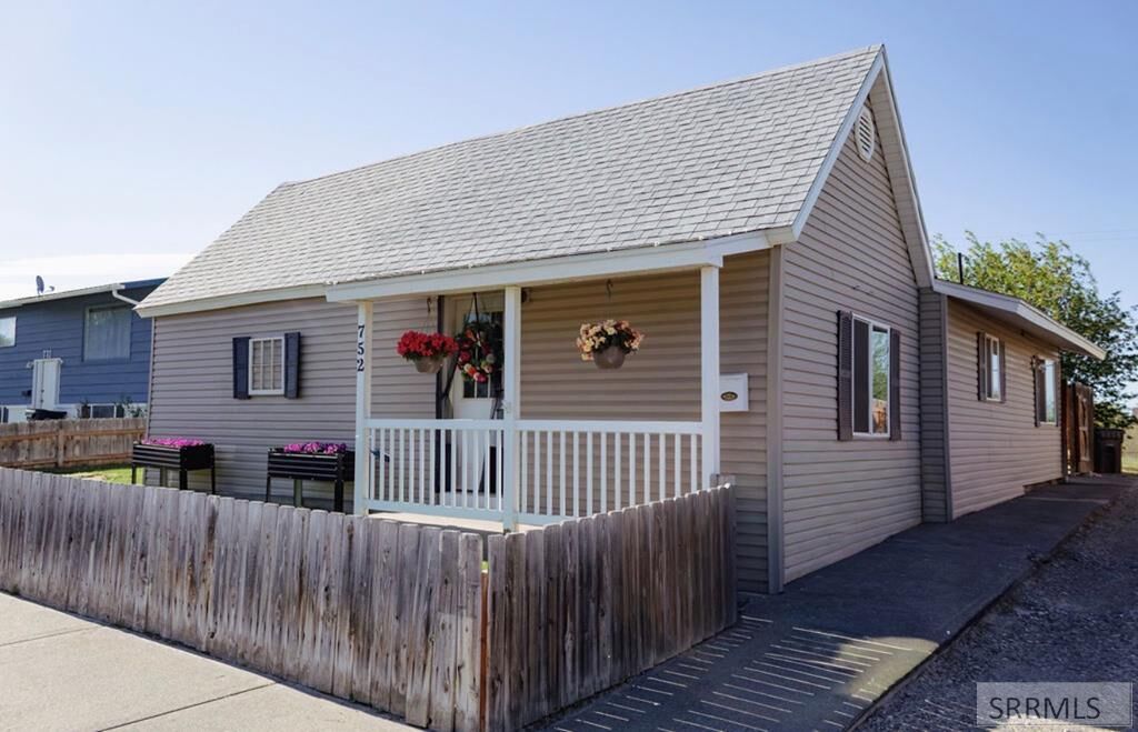 Property Photo:  752 Cleveland Street  ID 83401 