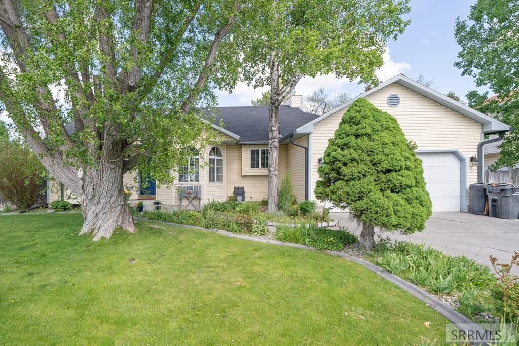 Property Photo:  1089 Lowell Drive  ID 83402 
