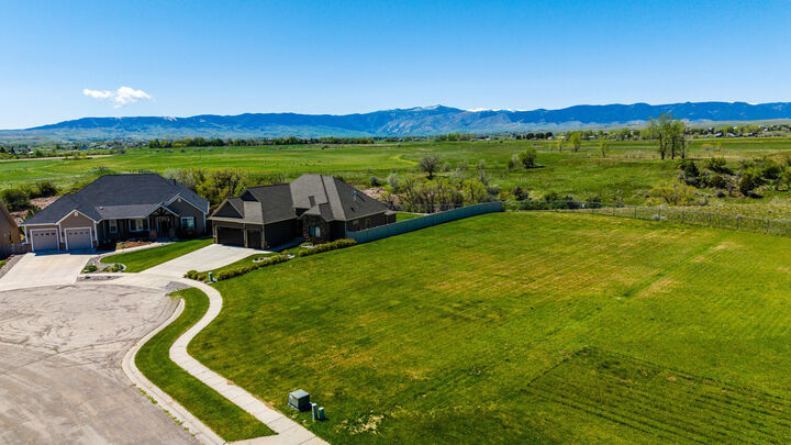 Property Photo: 634 Mountain Shadows Boulevard WY 82801