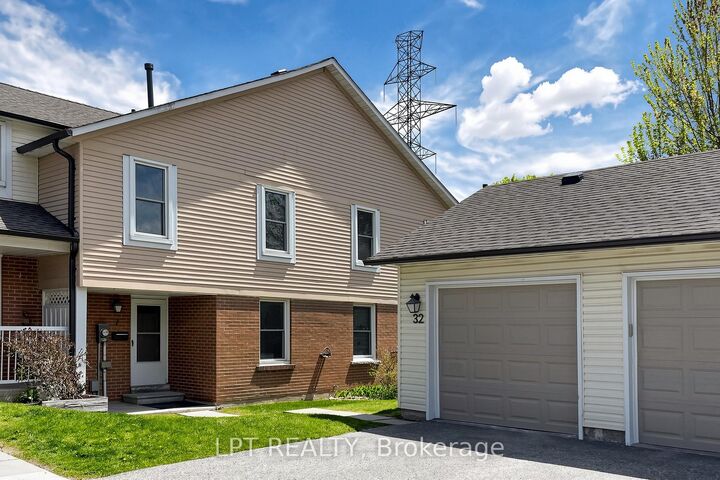 Property Photo: 1055 Central Pk Boulevard N 32 ON L1G 7M4