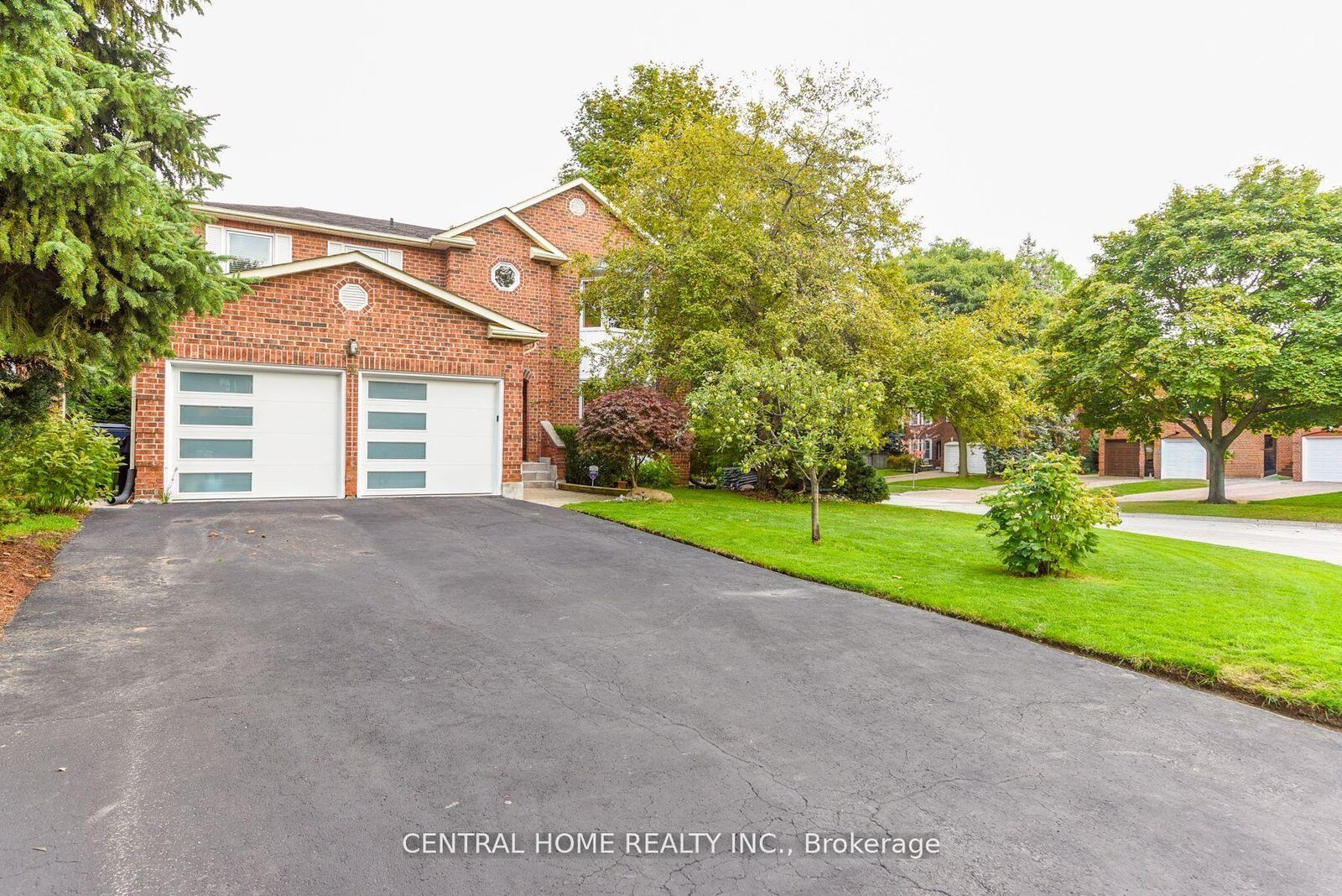 Property Photo:  4 Robaldon Road  ON M9A 5A7 