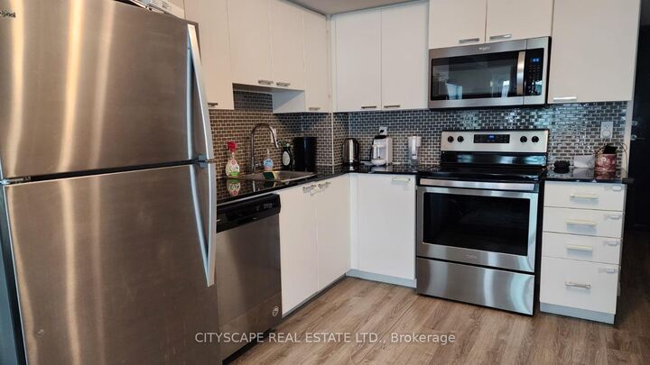 Property Photo: 2152 Lawrence Avenue E 606 ON M1R 0B5