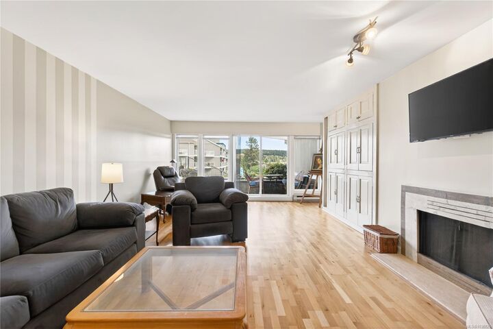 Property Photo:  2560 Departure Bay Rd 310  BC V9S 5P1 