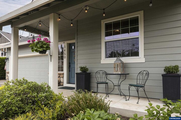 Property Photo:  1450 NE Kerry Ct  OR 97128 