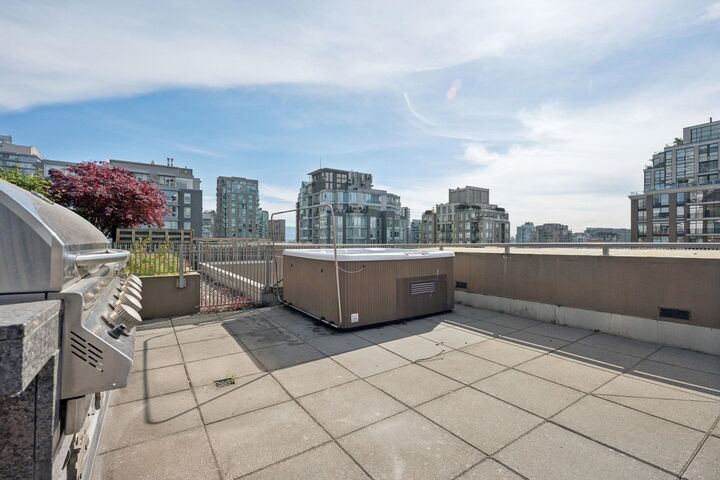 Property Photo:  1055 Richards Street 2005  BC V6B 0C2 