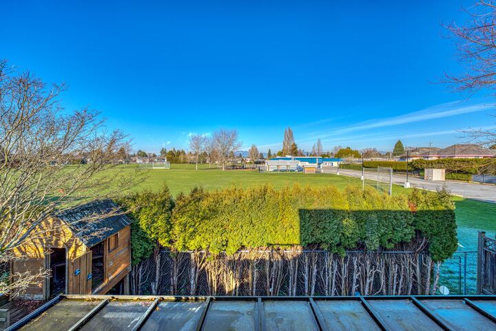 10690 Hollybank Drive — photo 1