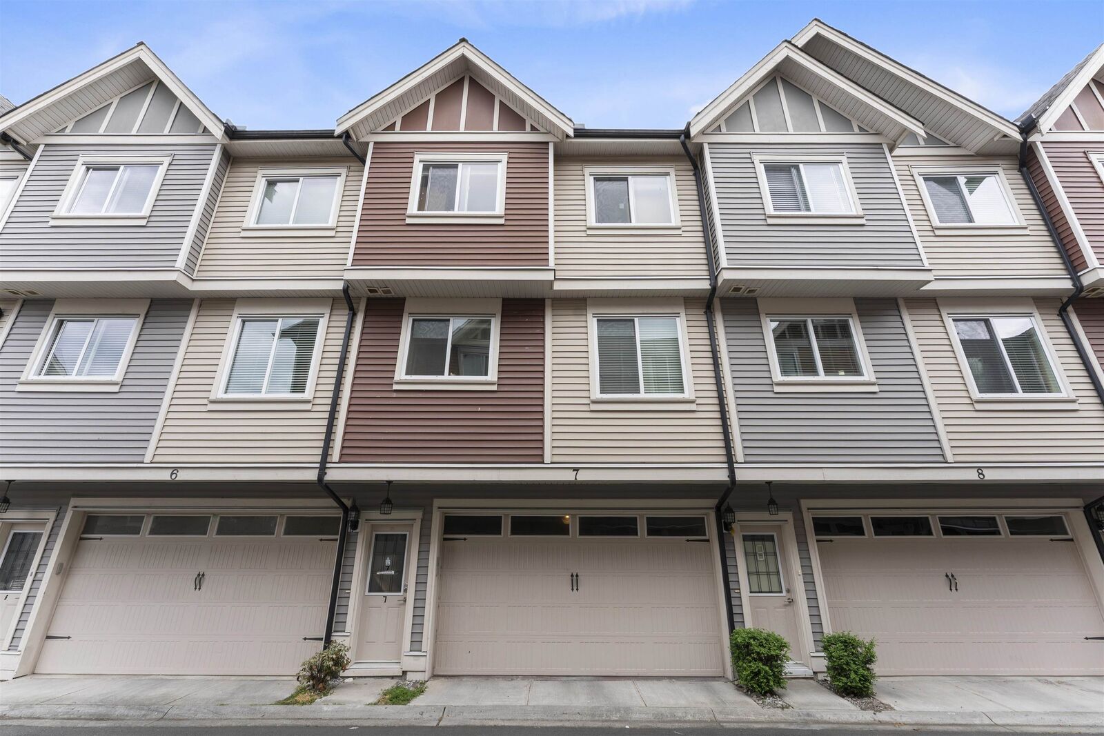 Property Photo:  14338 103 Avenue 7  BC V3T 0J1 