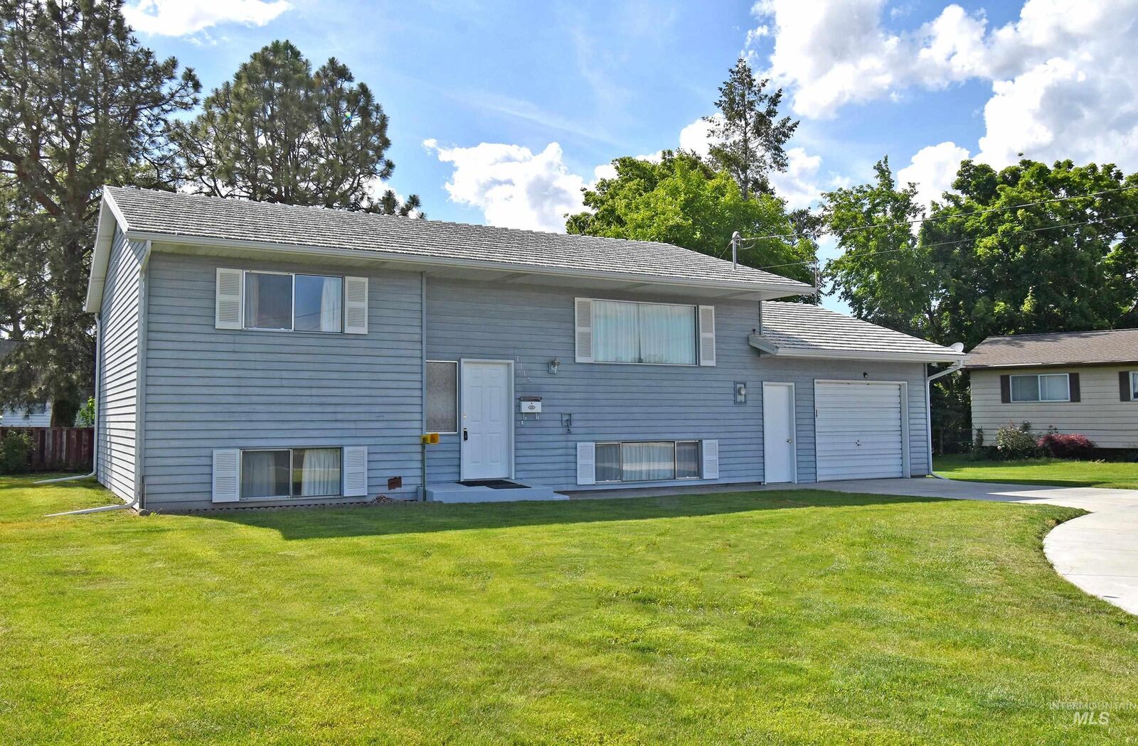 Property Photo:  1115 College Court  WA 99403 
