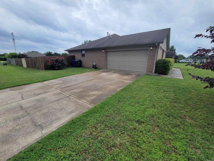Property Photo:  920 Crestliner Dr  AR 72034 