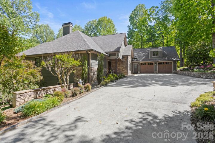 Property Photo: 20 Fernridge Court NC 28731