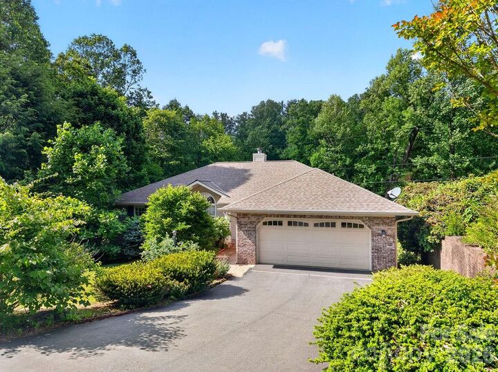 Property Photo:  7 Firestone Court  NC 28729 