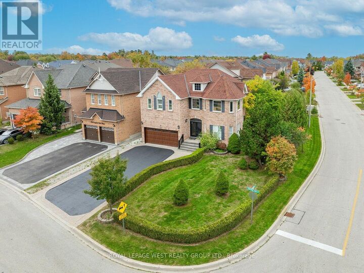 Property Photo:  136 English Oak Drive  ON L4E 4G4 