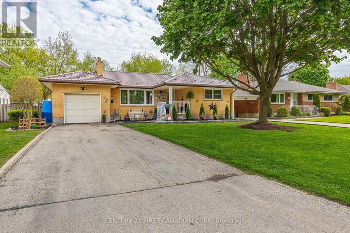 Property Photo:  58 Centre Crescent North  ON N6J 2Z6 