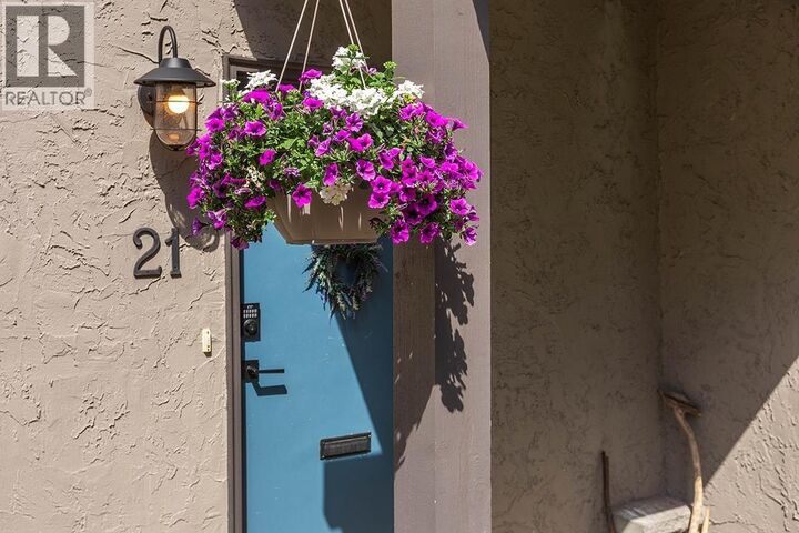 Property Photo:  230 West 14th Street 21  BC V7M 1P3 