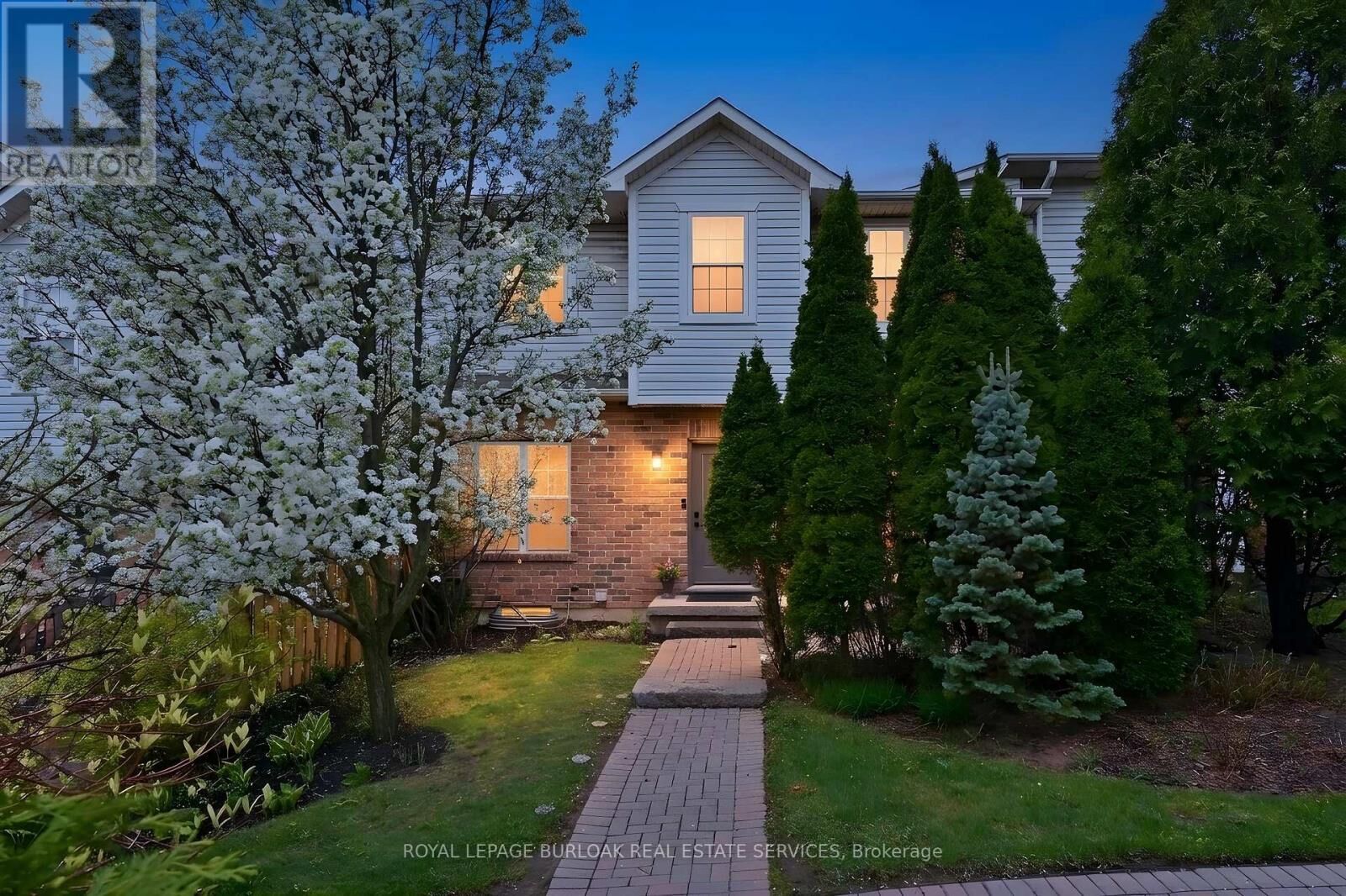 Property Photo:  1085 Harrogate Drive 35  ON L9K 1R2 