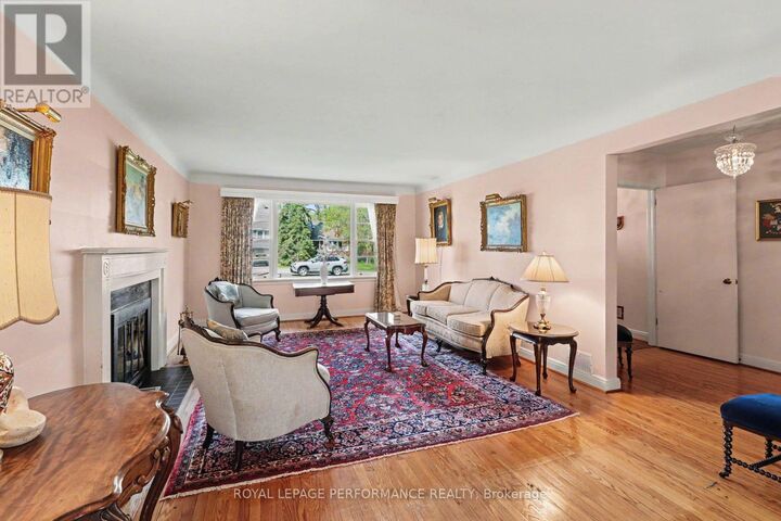 Property Photo:  2253 Alta Vista Drive  ON K1H 7L9 