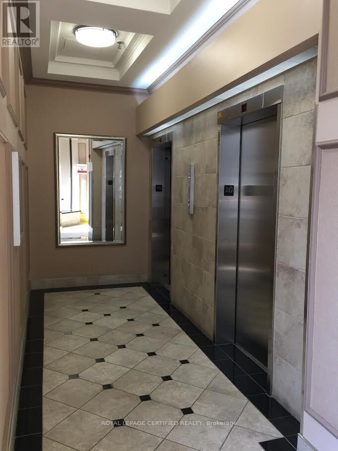 Property Photo: 60 St Patrick Street 829 ON M5T 2X5