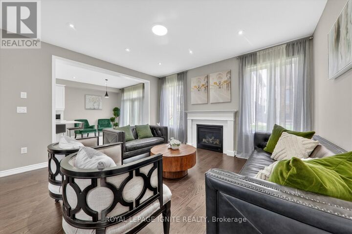 Property Photo:  2835 Foxden Square  ON L1X 0N9 