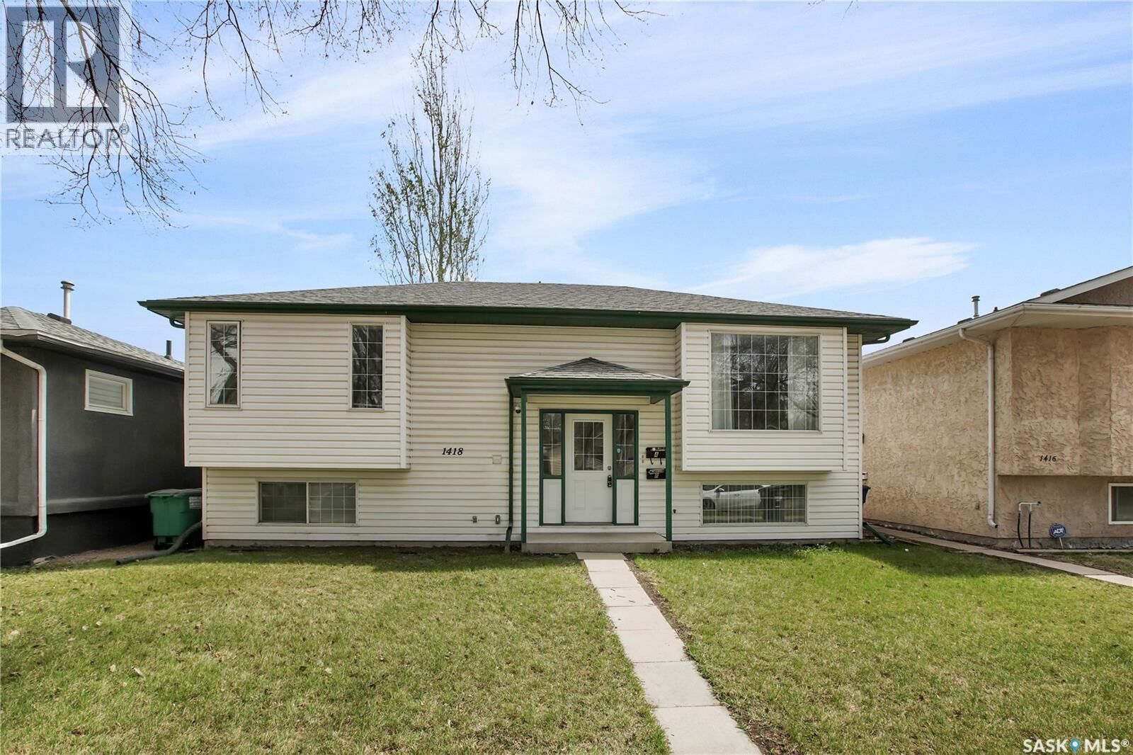 Property Photo:  1418 B Avenue N  SK S7L 1G8 