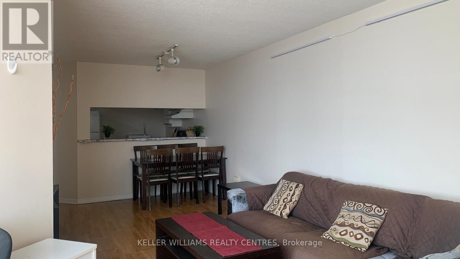 Property Photo:  550 Webb Drive 1806  ON L5B 3Y4 