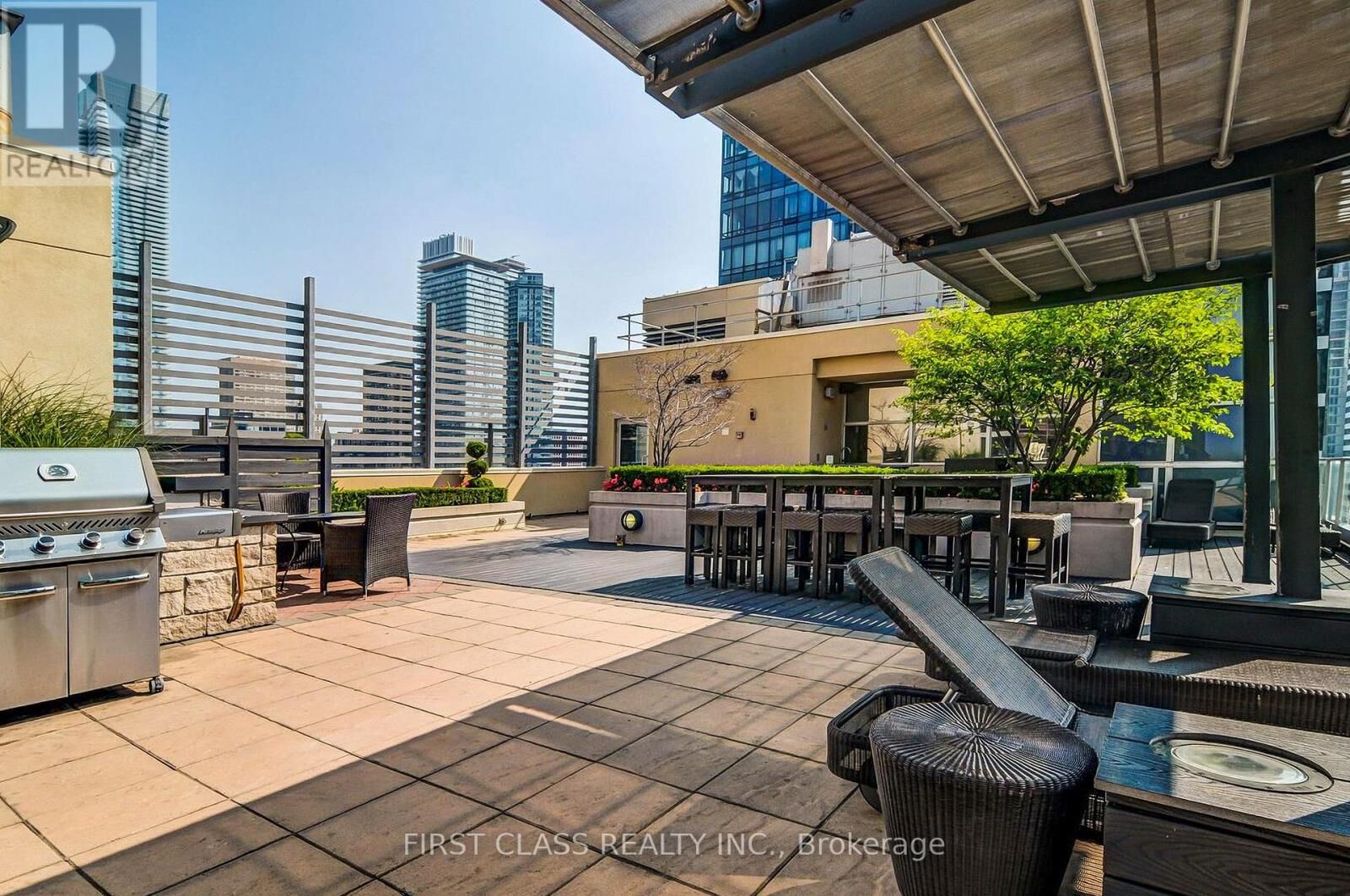 Property Photo:  11 St Joseph Street 604  ON M4Y 3G4 