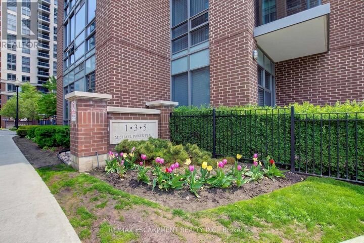 Property Photo:  3 Michael Power Place 1009  ON M9A 0A2 