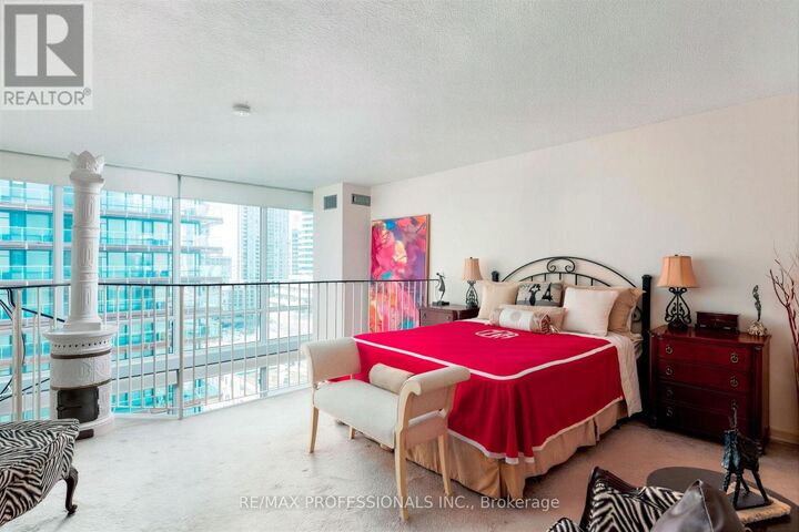Property Photo:  25 Maitland Street 1506  ON M4Y 2W1 