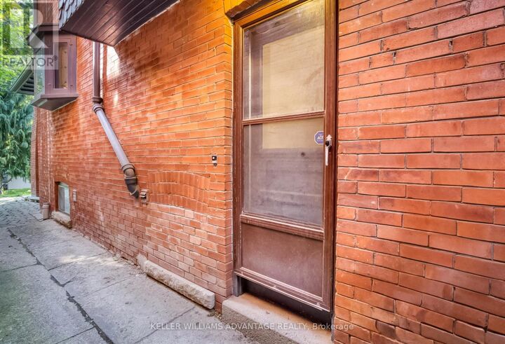 Property Photo:  146 Madison Avenue Lower  ON M5R 2S5 