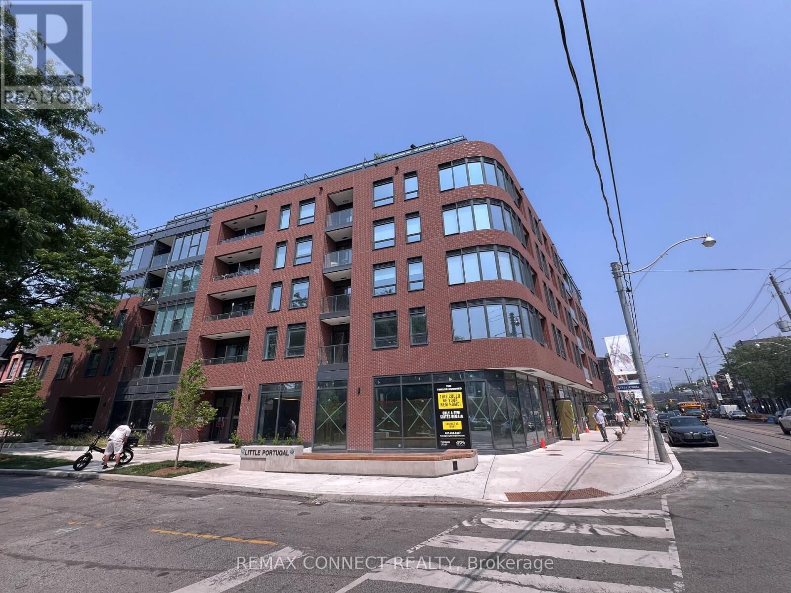 Property Photo: 5 Lakeview Avenue 515 ON M6J 0H3
