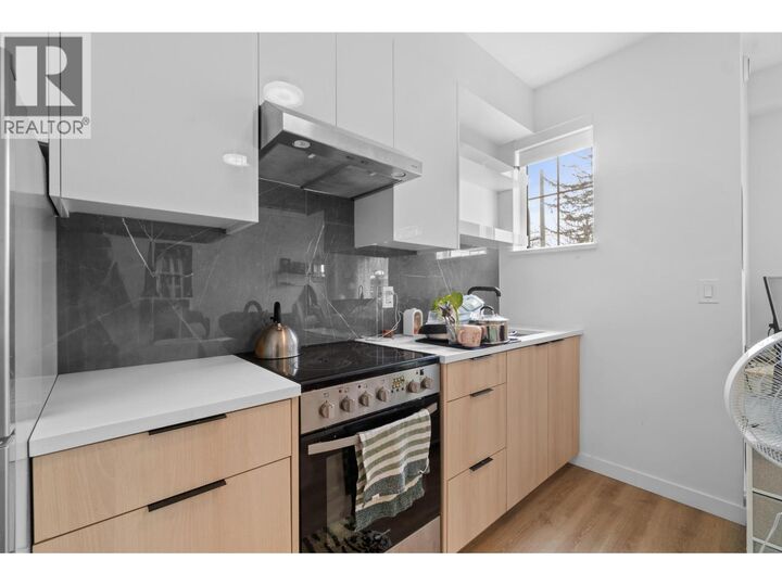 Property Photo:  237 Ridgeway Avenue 5  BC V7L 0H6 