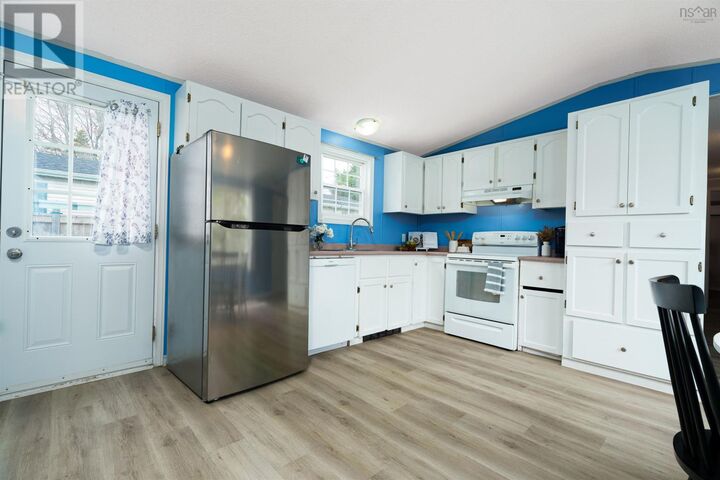 Property Photo: 4 Tenth Street NS B4B 1R6