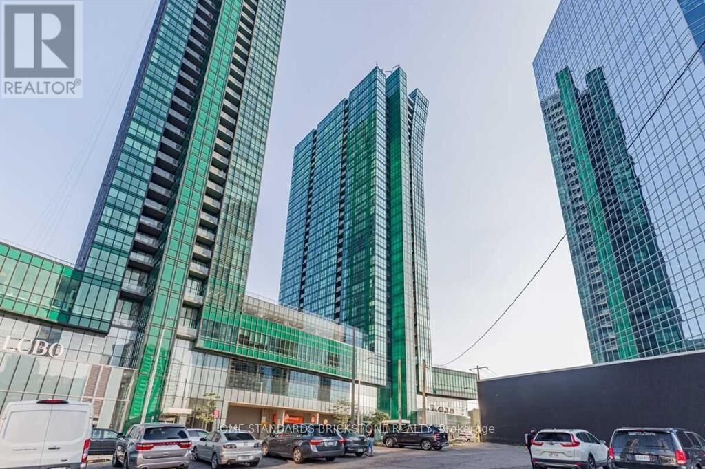 Property Photo:  11 Bogert Avenue 1802  ON M2N 1K4 