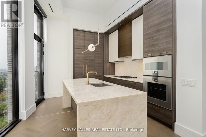 Property Photo:  215 Lonsdale Road 2002  ON M4V 1W7 