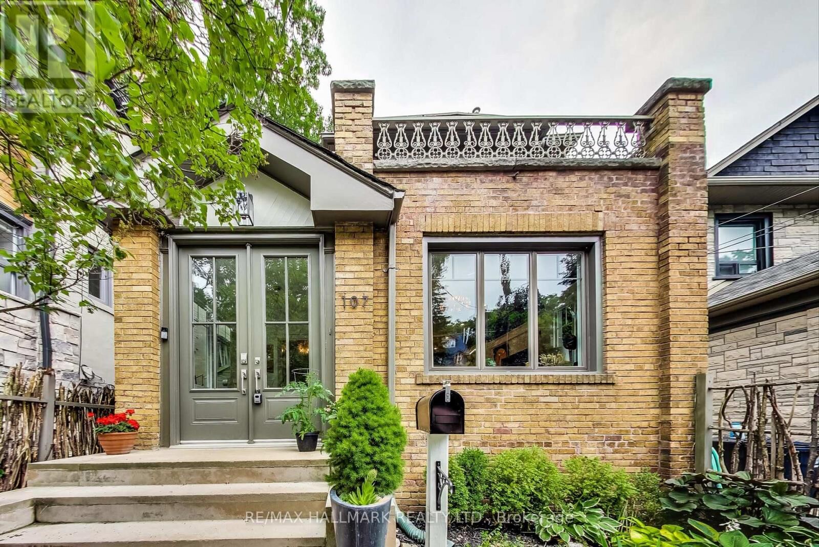 Property Photo: 107 Neville Park Boulevard ON M4E 3P7