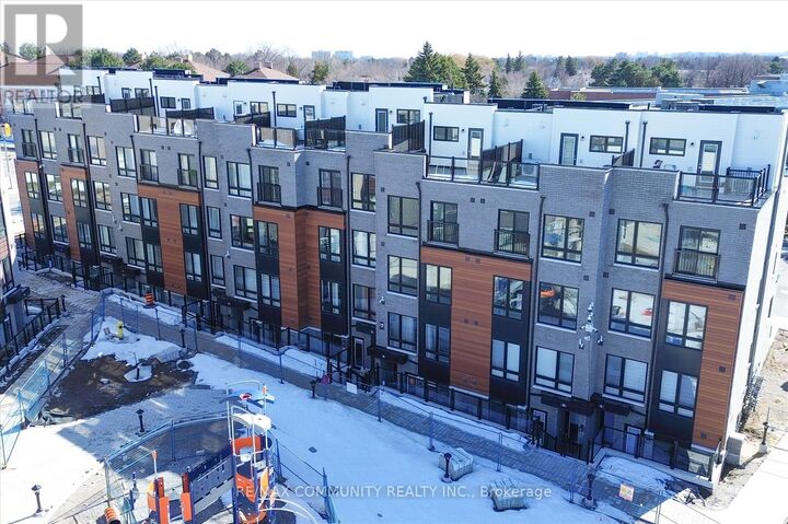 Property Photo: 145 Tapscott Road 21 ON M1B 0E8