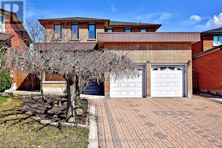 Property Photo:  45 Royal Garden Boulevard  ON L4L 7C4 