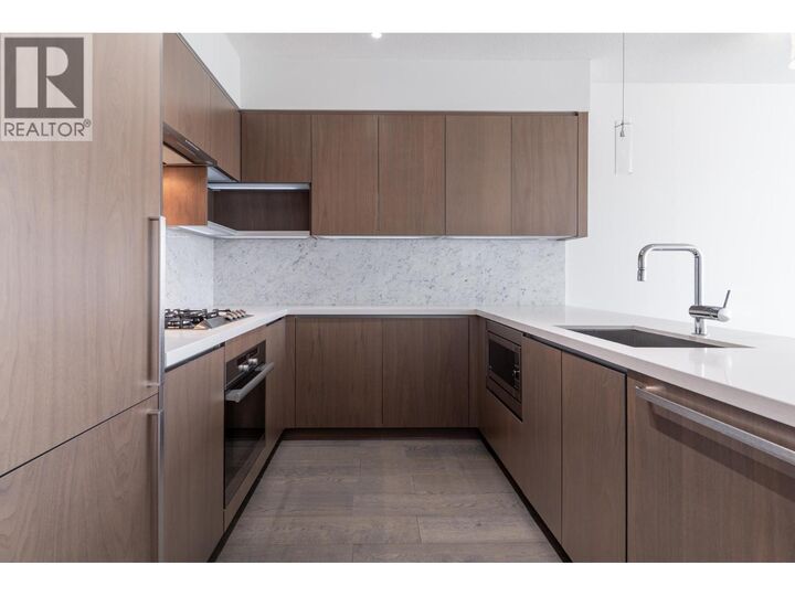 Property Photo:  6588 Nelson Avenue 807  BC V5H 0E8 
