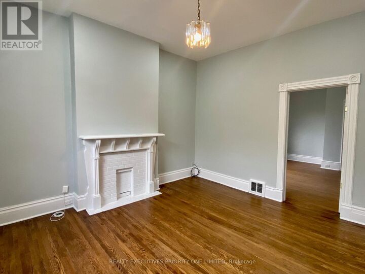 Property Photo: 280 Annette Street 1 ON M6P 1R4