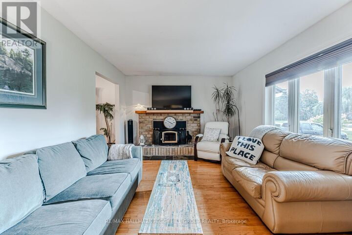 Property Photo: 7 Sandlewood Trail ON L0K 1B0